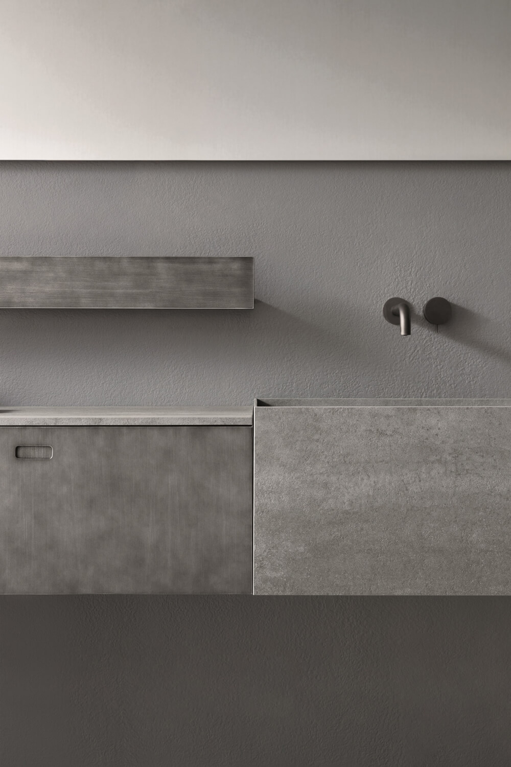 The Acciaio metal finish (cabinets) and Savoia Grigia Laminam (washbasin) provide a contrast in texture within the same color palette.