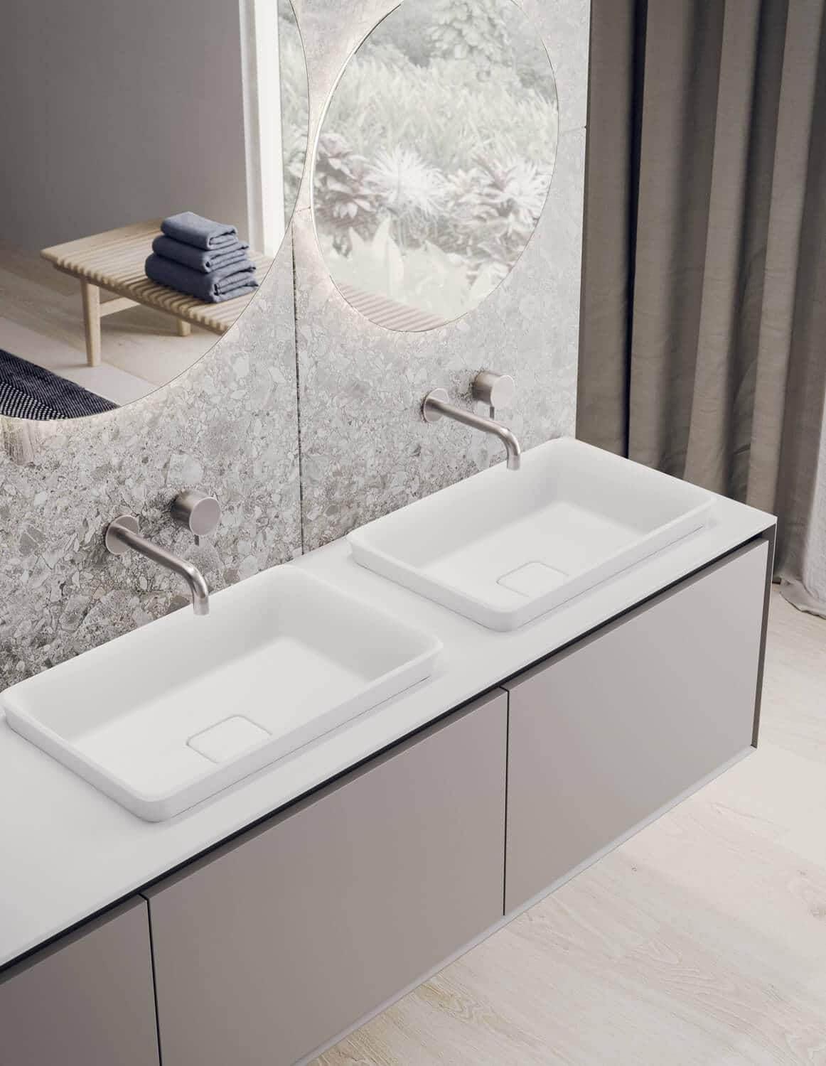 The semi-recessed washbasins in matte White teknorit are a modern touch and additional design element.