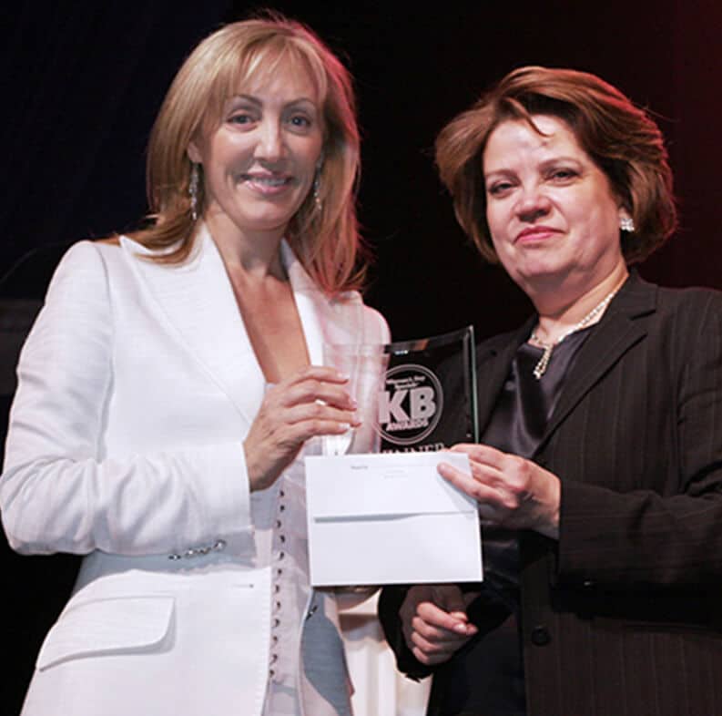 <strong>2005</strong> | VP, Anna Paola Snaidero takes home Woman’s Day Kitchen Bath Award.