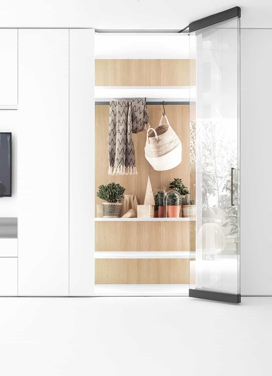 Roomy closet system. Module with bifold glass doors with a 180º opening. 