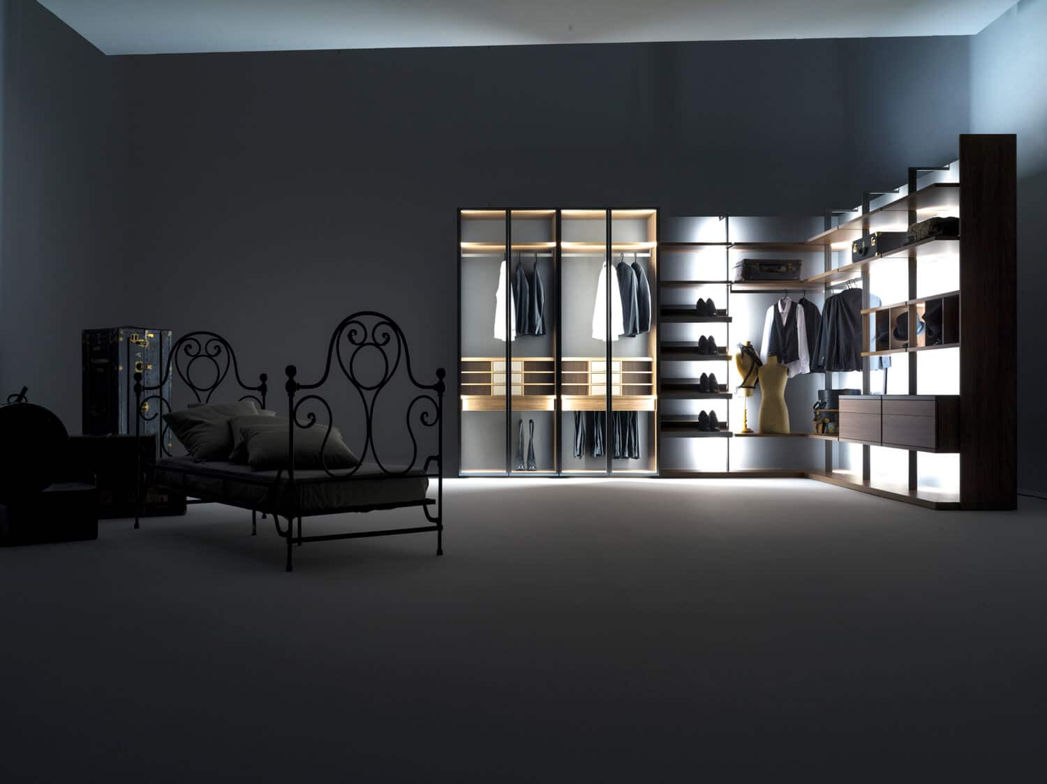 Cabina luxury walk-in closet paired with Core units with framed glass doors. Dimmable motion-sensor and remote-controlled LEDs illuminate every corner of the closet, contributing to the ambiance of the room. The ideal solution to proudly display your fashion collection. 
