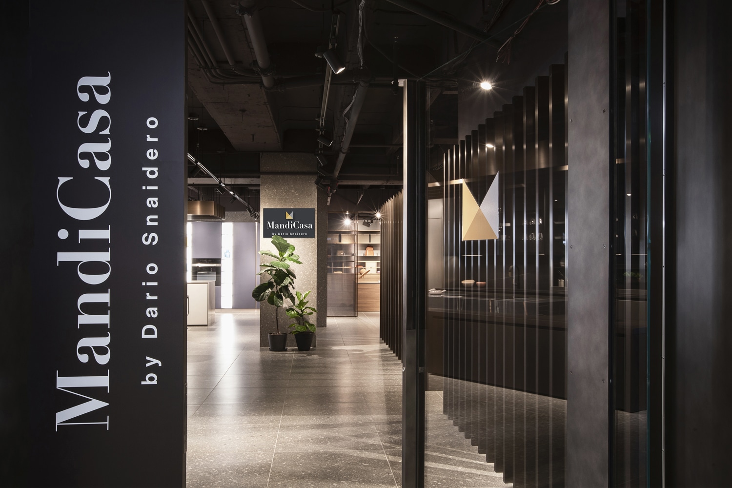 <strong>2022</strong> | New York Flagship Showroom opens