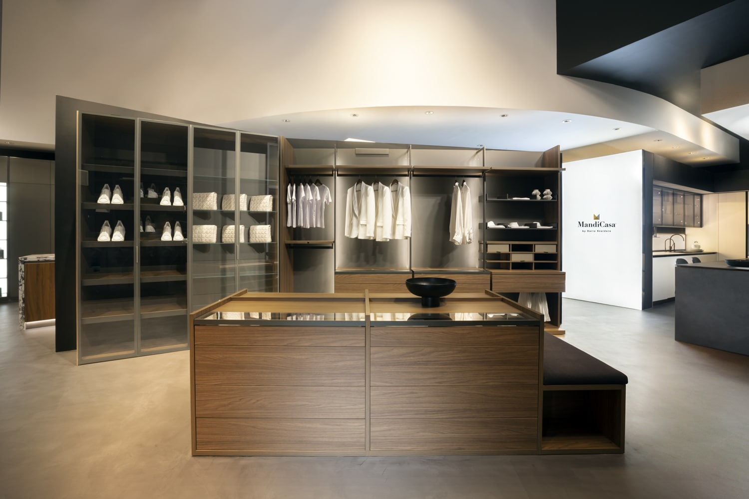 The walk-in closet system combines customizable open modules and Core units with framed glass doors. Dimmable, remote-controlled and sensor lights.