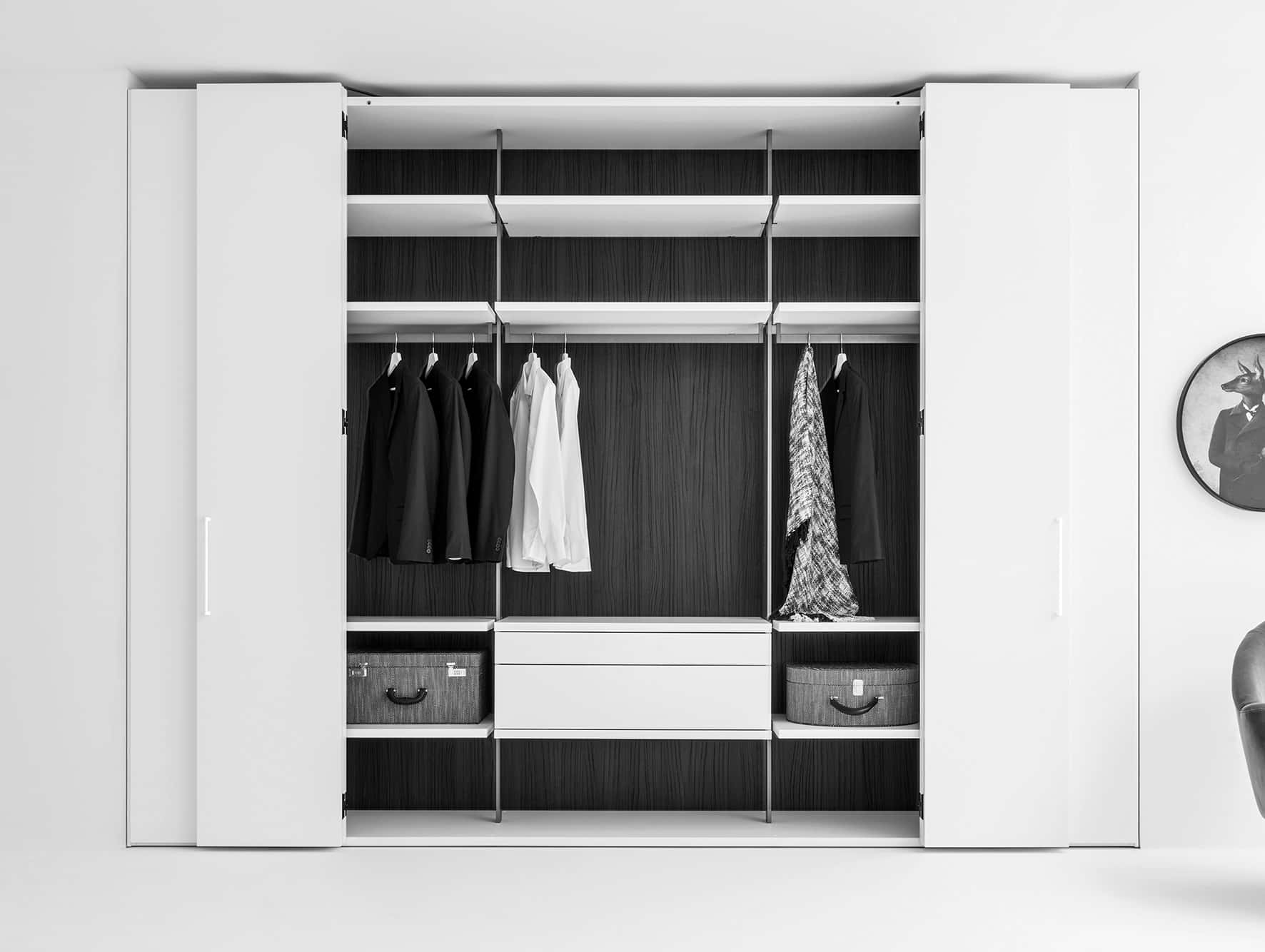 Inside the closets, struts replace dividing panels to make more room for clothes.