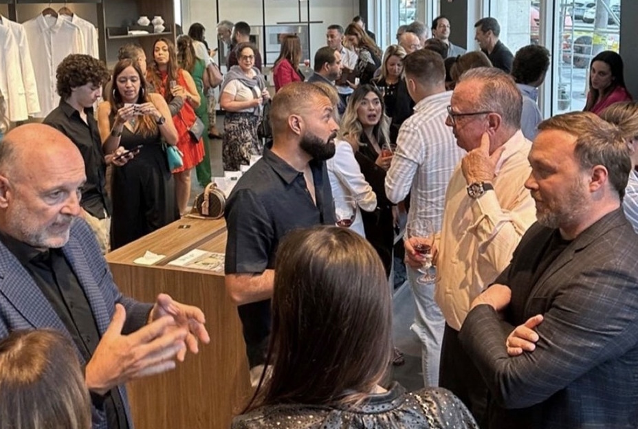 Dario Snaidero celebrates MandiCasa Miami flagship showroom opening.