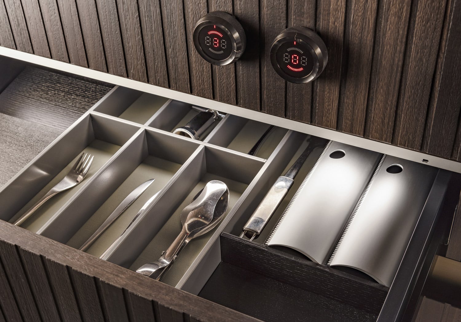 Custom inserts in aluminum organize the storage space inside drawers and deep baskets. 